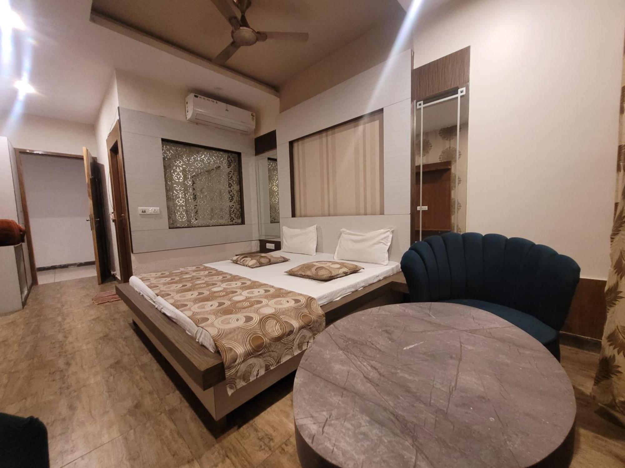 The Aura Grand Hotel & Banquet - A Unit Of Sitara Kollection Hotels Rohtak Exterior photo
